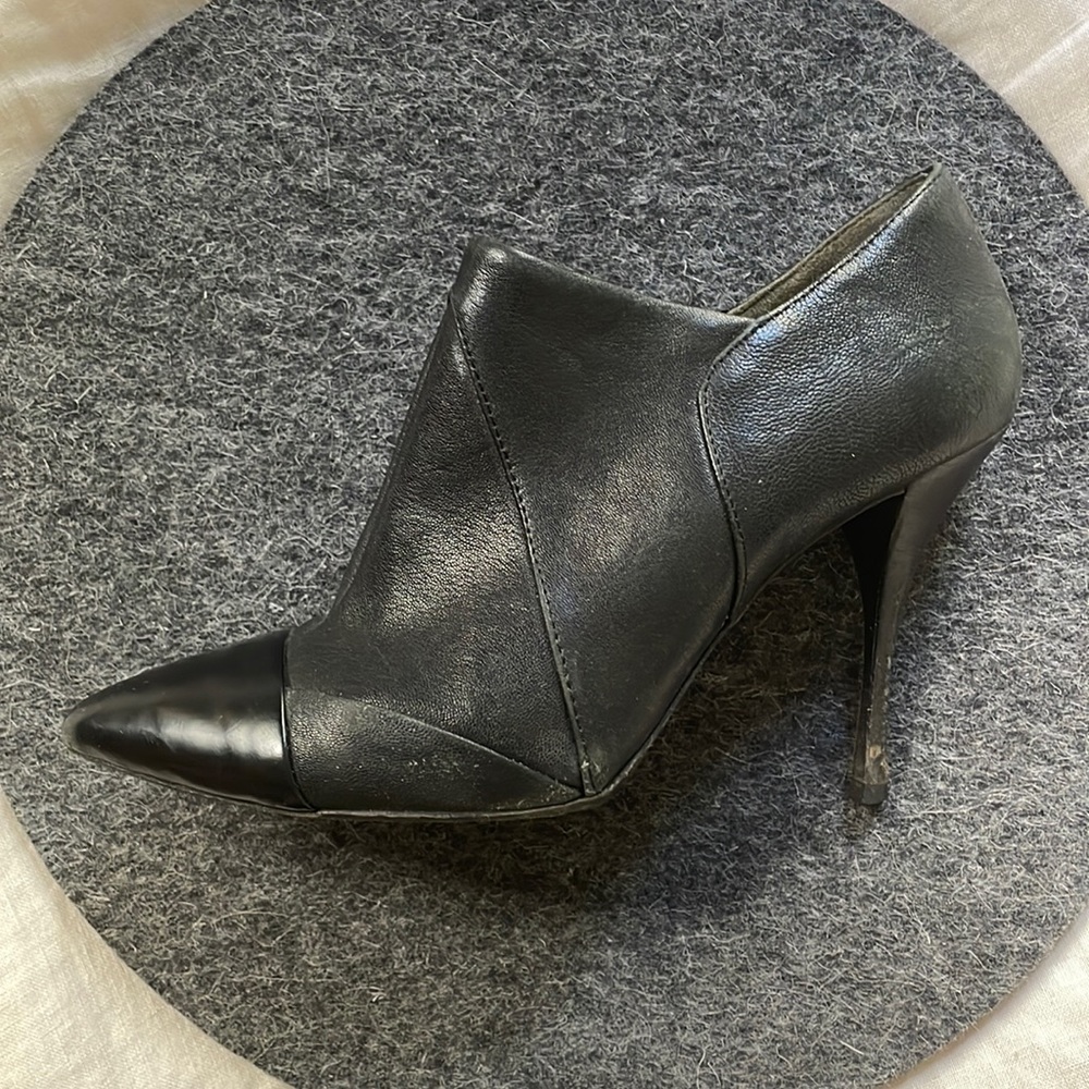 Tory Burch 7.5 Black Booties